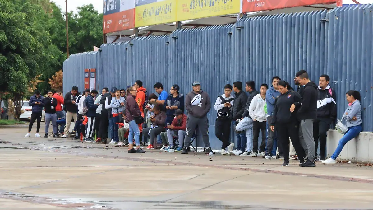 Filas para el partido ADSL vs América (1)